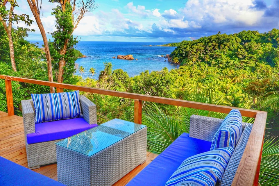 Nearby landmark, Natural landscape, View (from property/room), Balcony/Terrace, Seating area, Sea view
