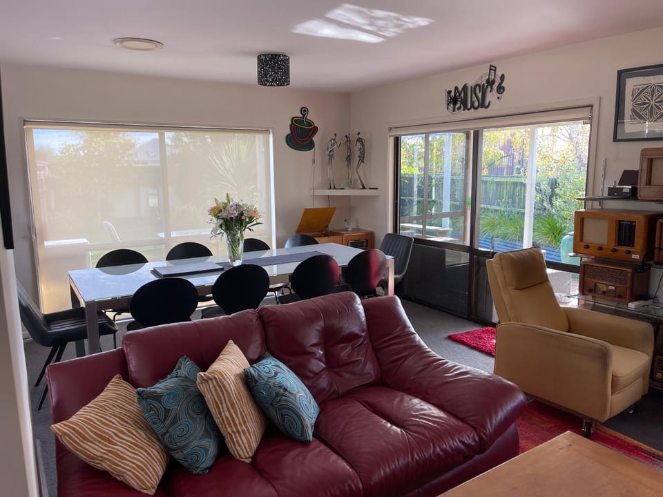Kaiapoi Village House Deluxe bedroom and bathroom Vacation rental in Canterbury