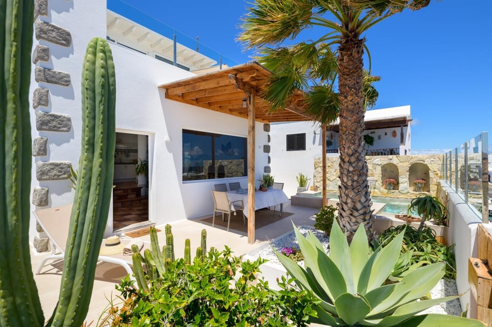 Property building, Garden, View (from property/room), Balcony/Terrace, Garden view, Pool view, Swimming pool, sunbed