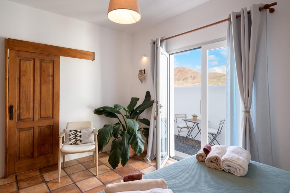 Patio, Bed, Natural landscape, Photo of the whole room, Bedroom, Inner courtyard view, towels