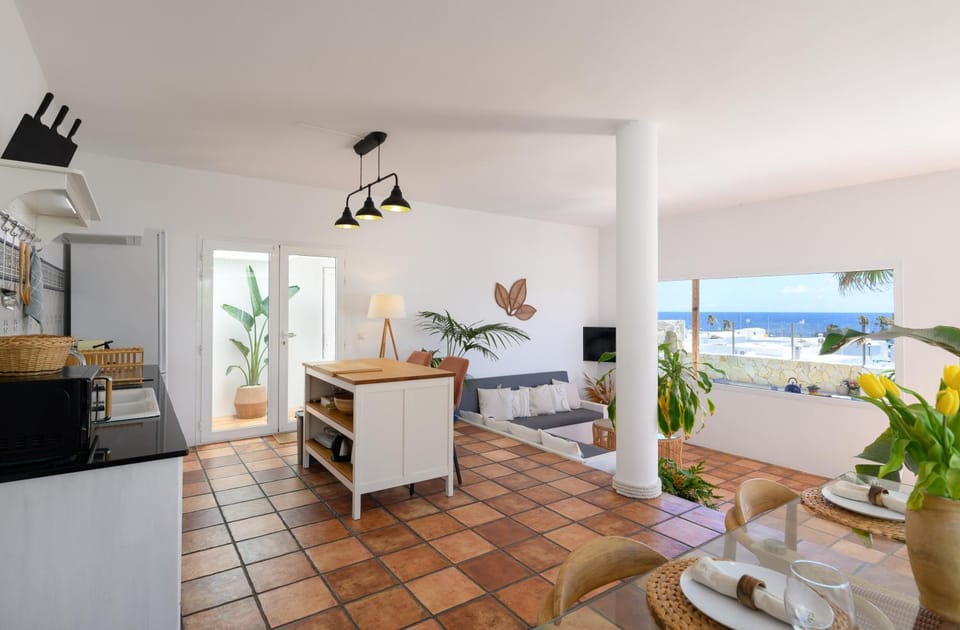 TV and multimedia, View (from property/room), Balcony/Terrace, Living room, Seating area, Dining area