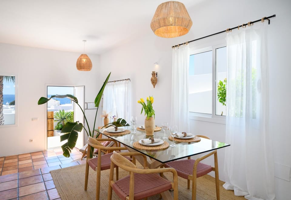 Seating area, Dining area