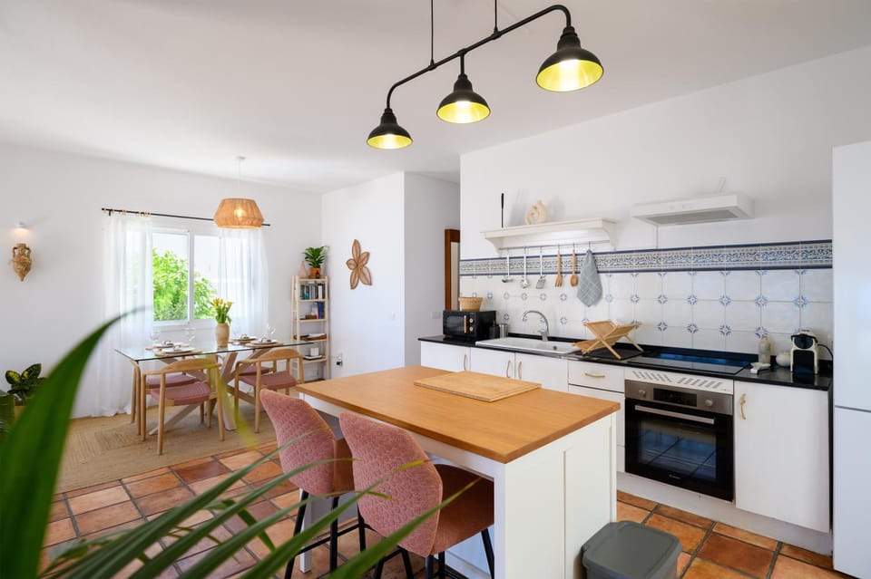 Kitchen or kitchenette, Living room, Dining area, oven, stove