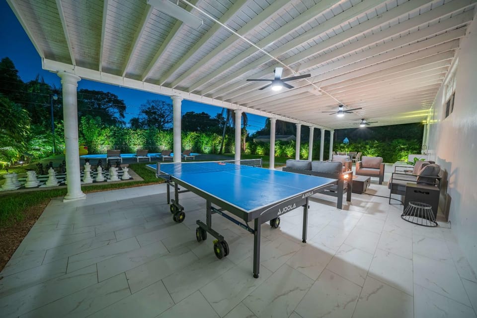 Luxury Villa Bianca Pool Movie Theatre Fire Pit Villa in Golden Glades