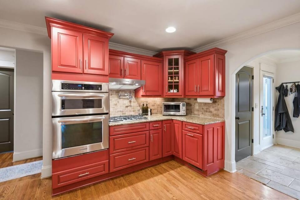 Single Story Fully Fenced Pet Friendly Bungalow in the Arts District House in Charlotte