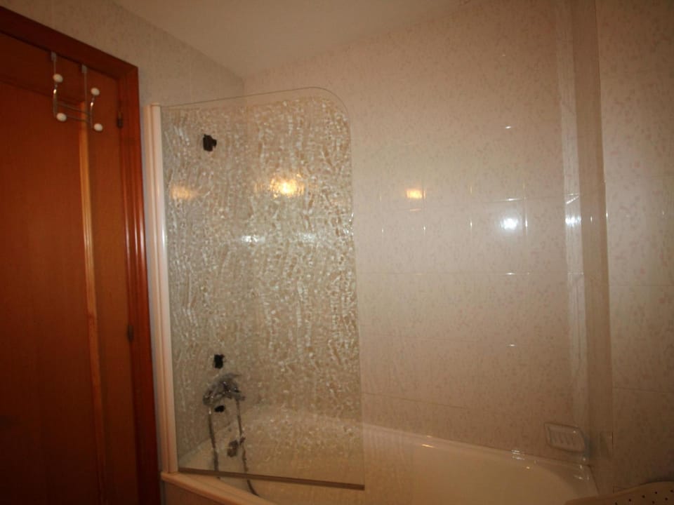 Apartamento luminoso con gran terraza y parking - ES-228-167 Apartment in Alt Empordà