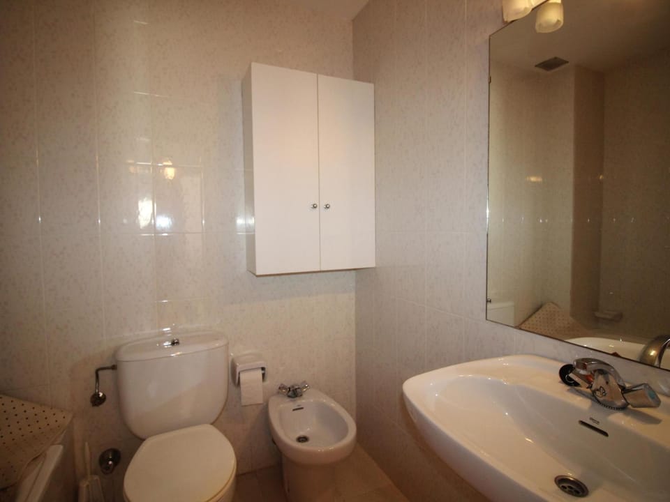 Apartamento luminoso con gran terraza y parking - ES-228-167 Apartment in Alt Empordà