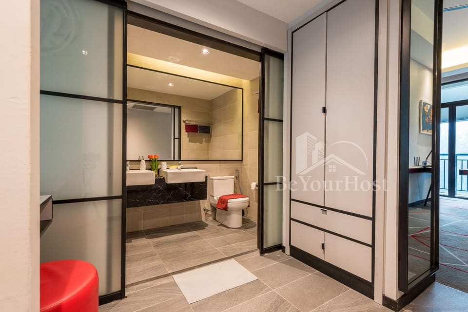Shower, Toilet, Bathroom, towels