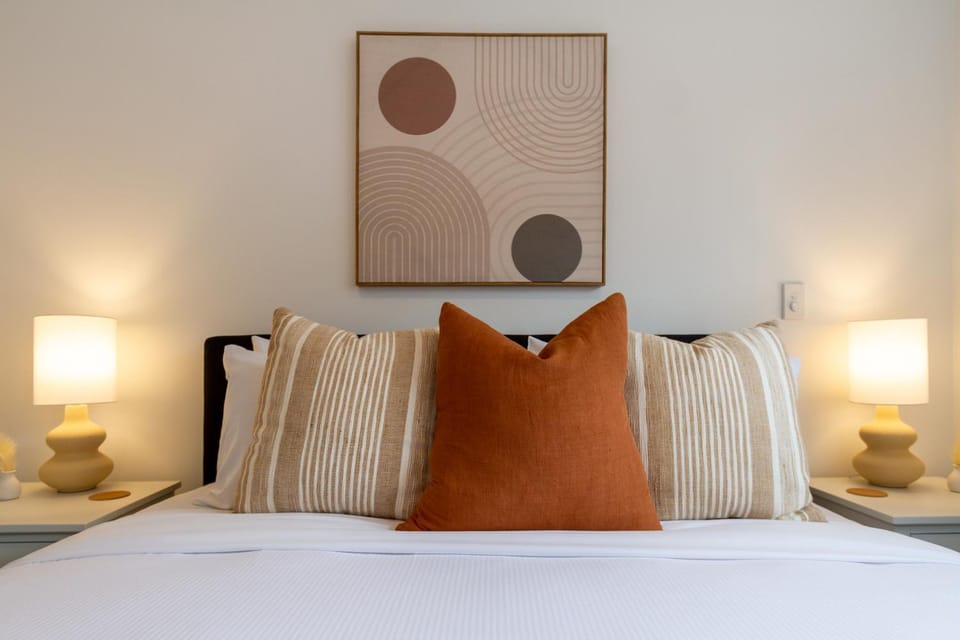 Bed, Photo of the whole room, Decorative detail