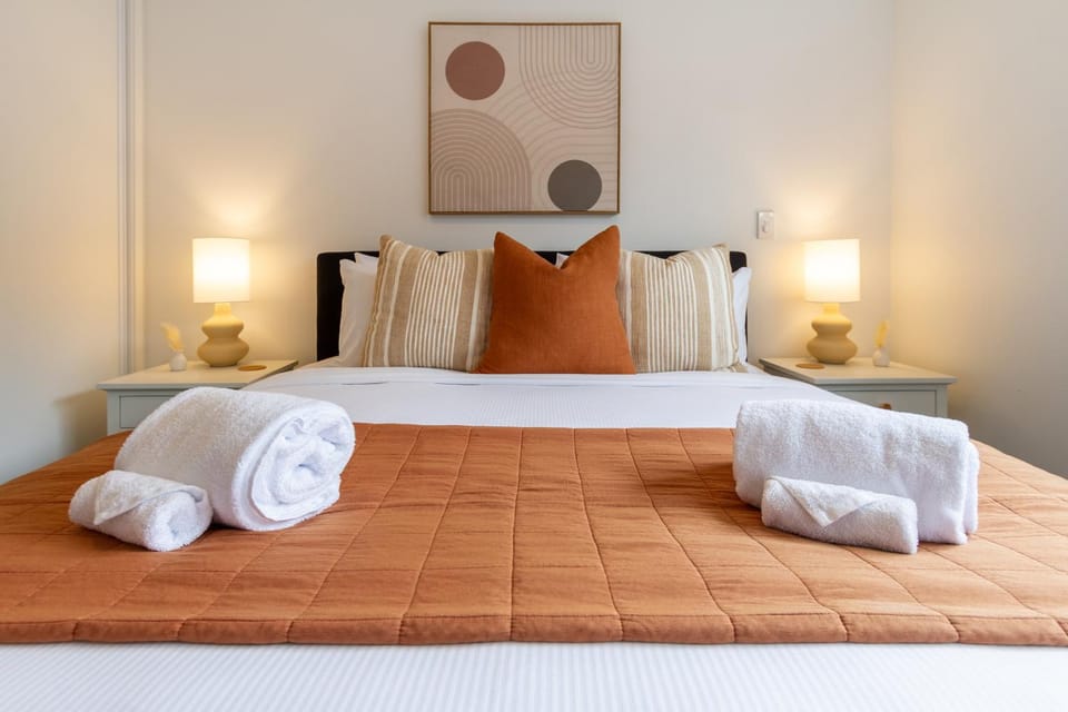 Bed, Photo of the whole room, Bedroom, towels