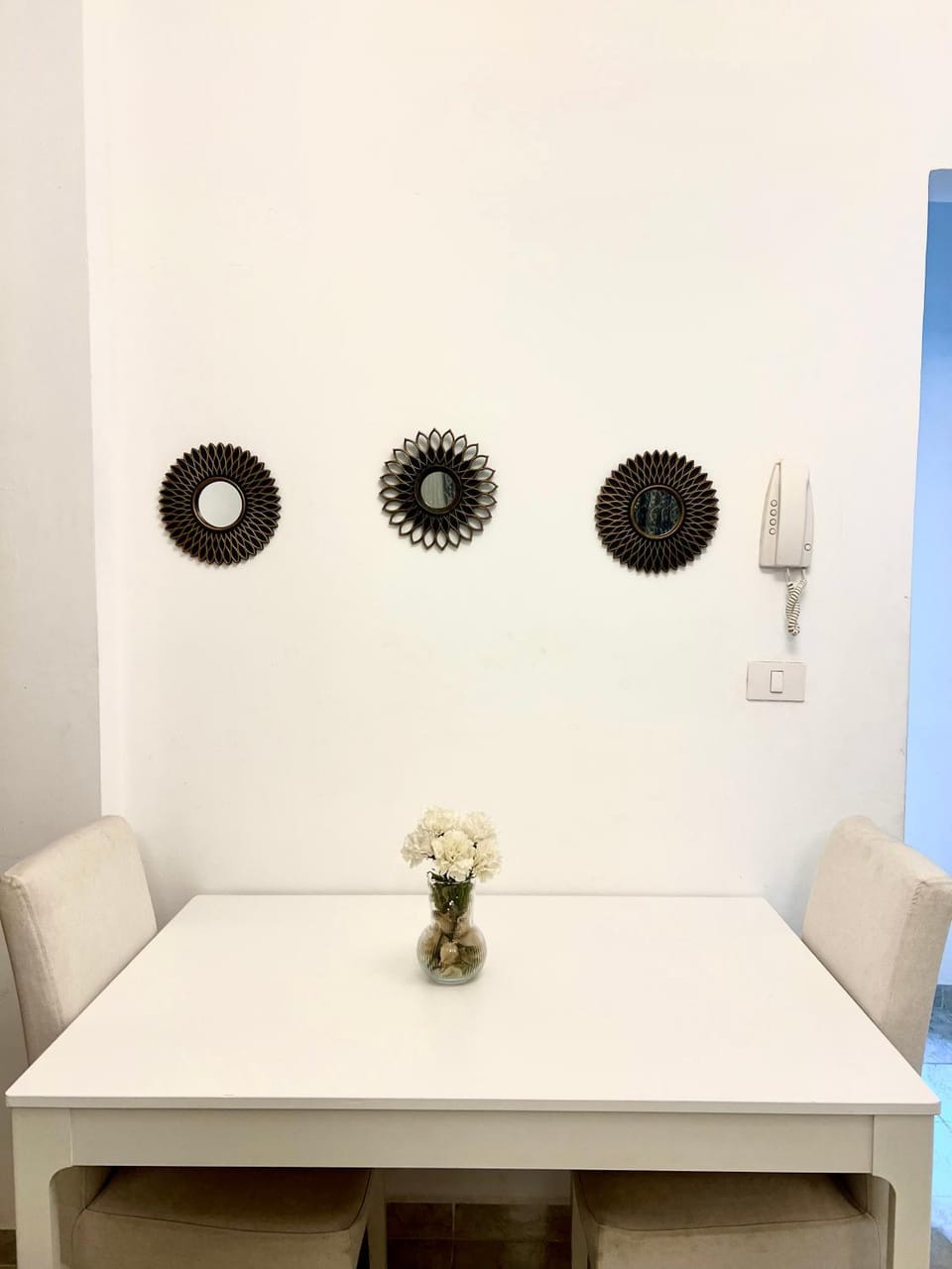 Living room, Decorative detail, Seating area, Dining area