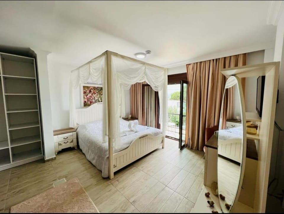 Bed, Photo of the whole room, Bedroom, towels, wardrobe, air conditioner