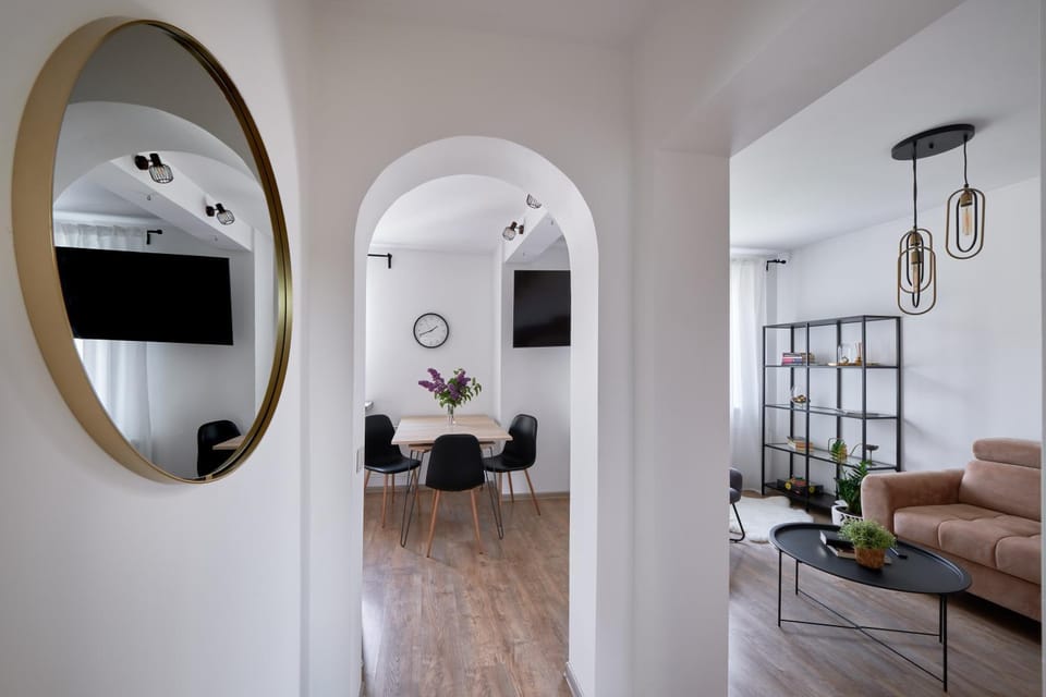 Communal lounge/ TV room, TV and multimedia, Living room, Seating area, Evening entertainment