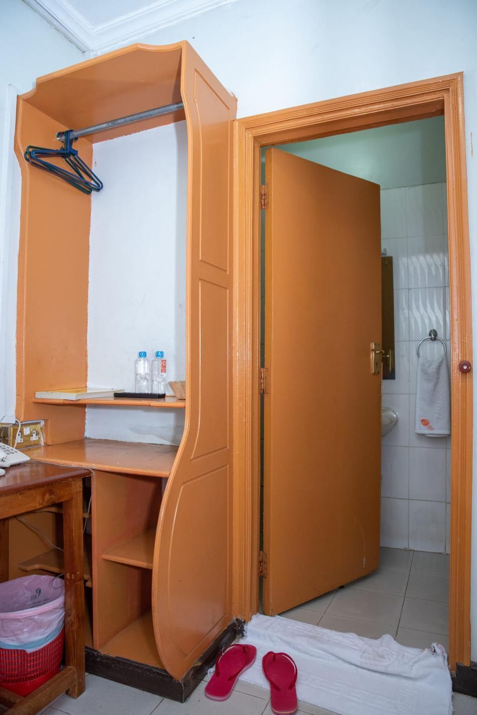 Bathroom, Bedroom, towels, wardrobe