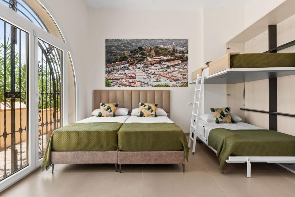 Property building, Bed, Photo of the whole room, Bedroom