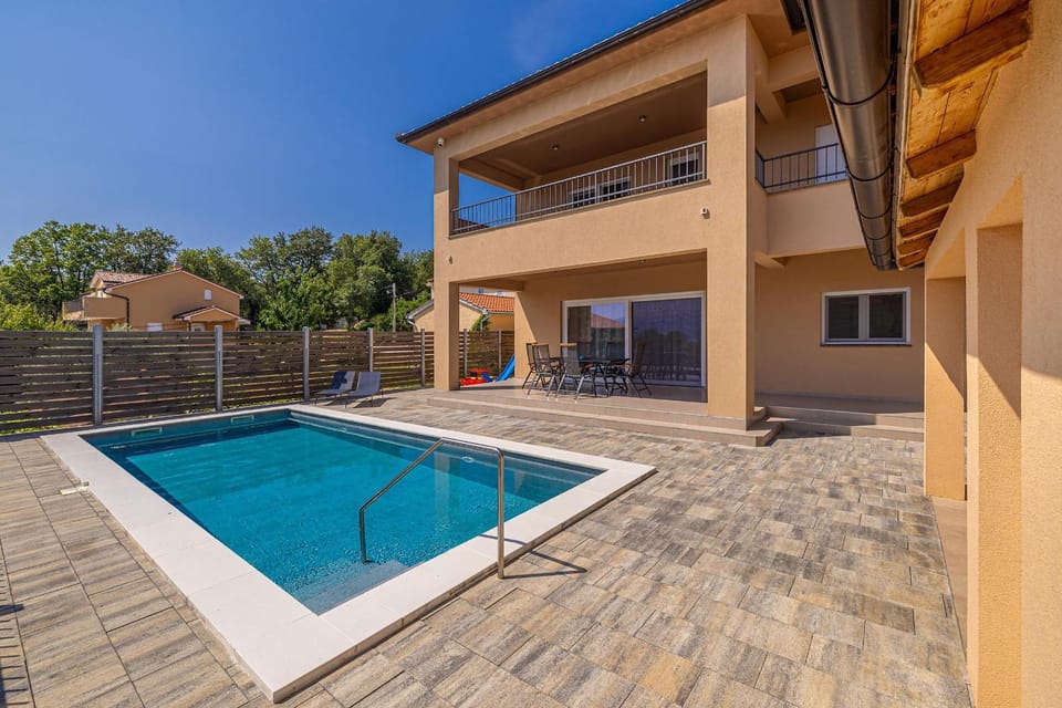 Property building, Day, Swimming pool