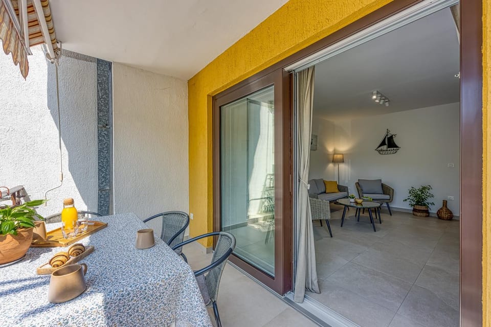 Balcony/Terrace, Living room