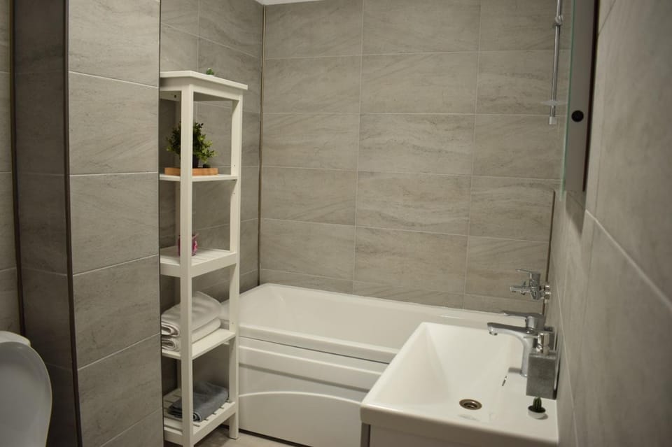 Shower, Bathroom, Bath, towels
