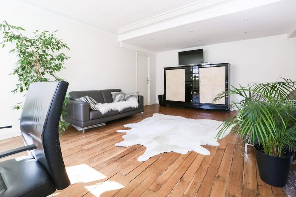 Central and Parisian style - 3 bedrooms Apartment in Paris