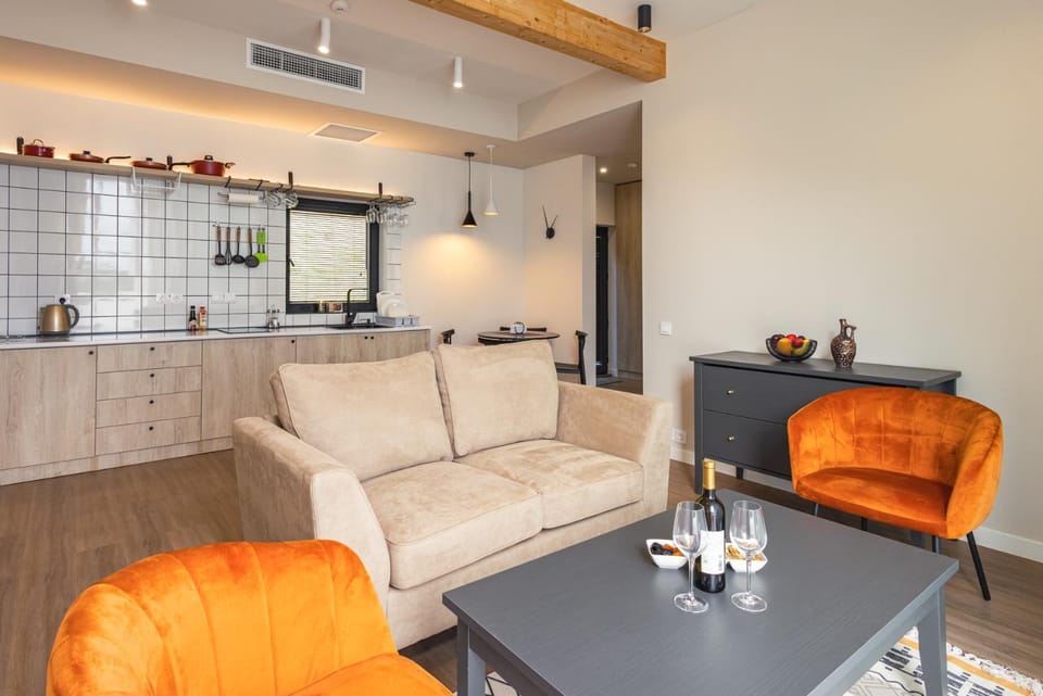 Kitchen or kitchenette, Living room, Seating area, Dining area