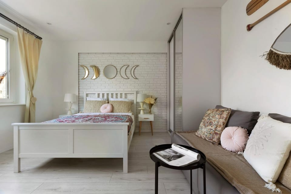 Bed, Living room, Photo of the whole room, Seating area, Bedroom