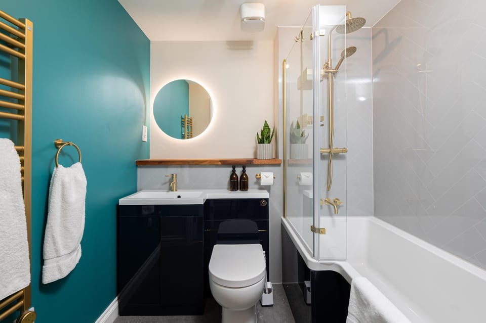 Shower, Toilet, Bathroom, Bath, towels