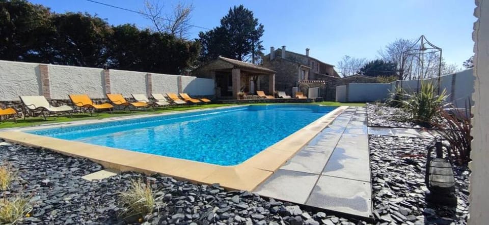 Property building, Day, Pool view, Swimming pool, sunbed