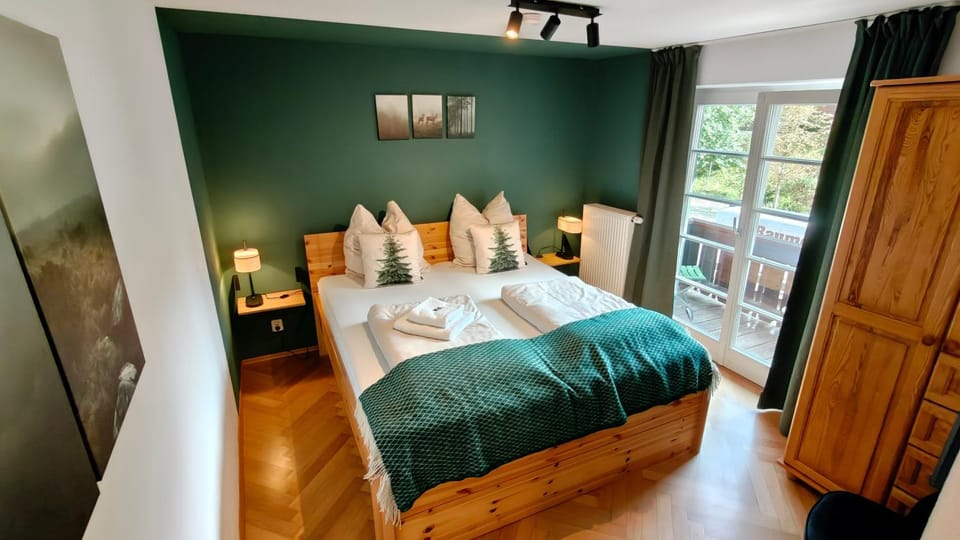 Balcony/Terrace, Bedroom, Mountain view