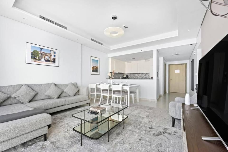 StoneTree - Luxurious 2 BR Apartment with Stunning View Apartment in Dubai