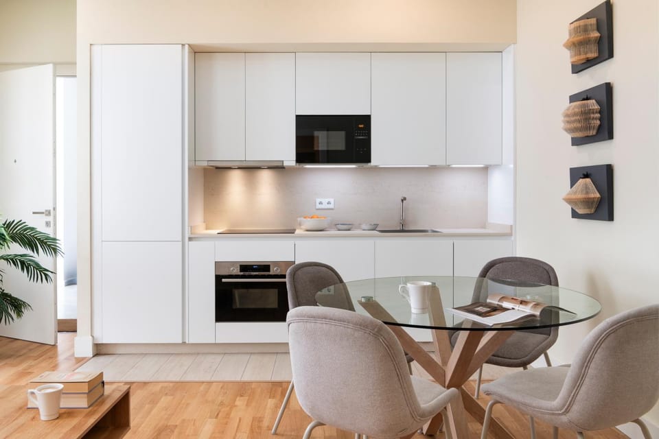 Kitchen or kitchenette, Dining area