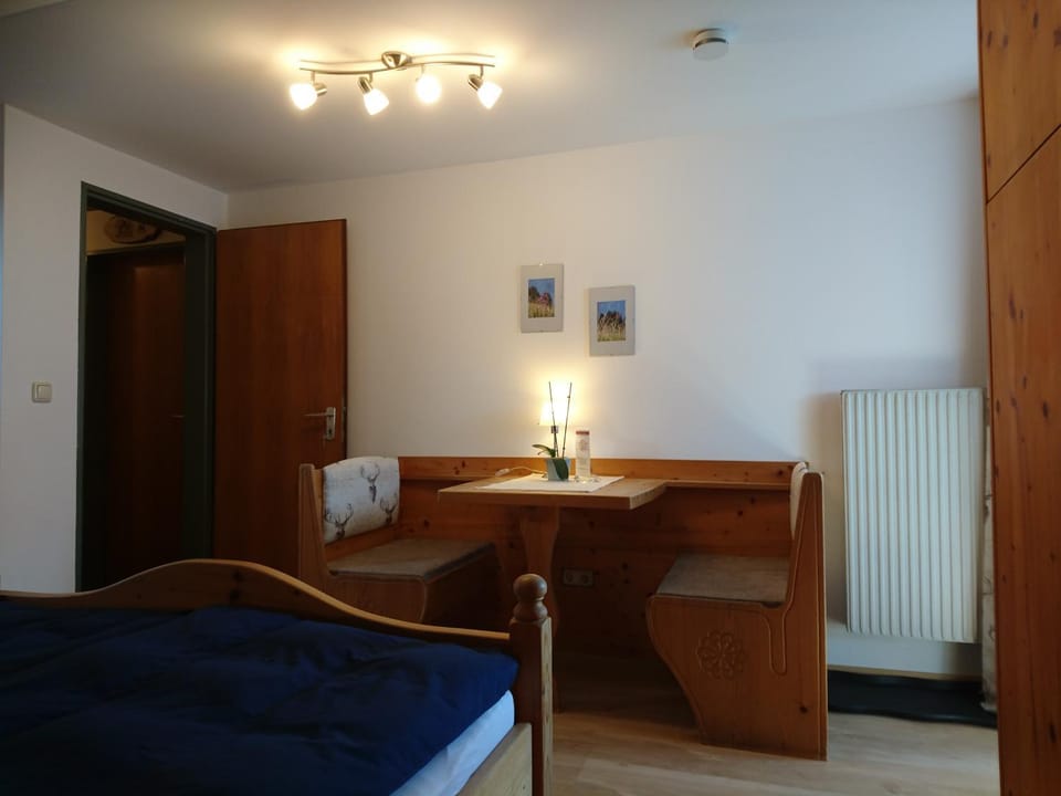 Bed, Photo of the whole room, Seating area, Bedroom