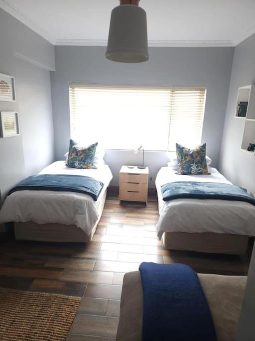 Cape Town, Sea Point, Beautiful 2 Bedroom Apartment @Tucked Away Apartment in Sea Point