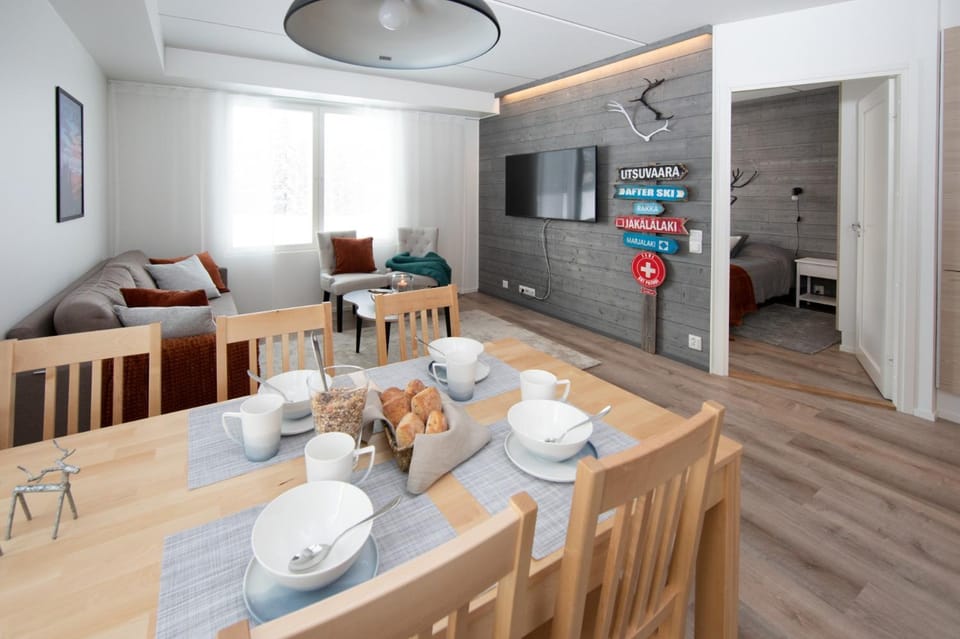 Communal lounge/ TV room, Living room, Seating area, Dining area