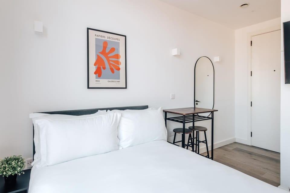 Bed, Photo of the whole room, Bedroom