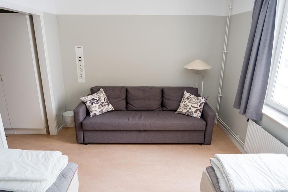 Photo of the whole room, Seating area