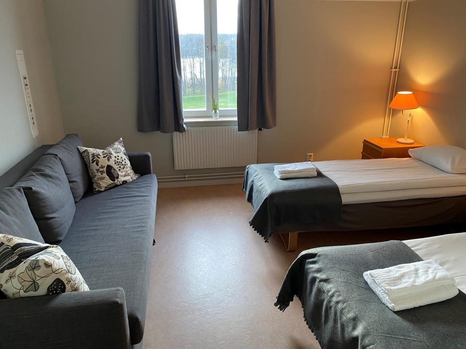 Bed, Seating area, Bedroom, towels