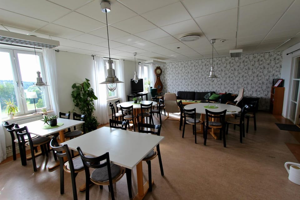 Communal lounge/ TV room