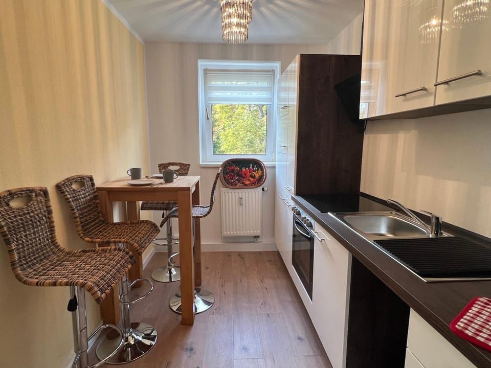 Kitchen or kitchenette, Seating area, minibar, pet friendly, stove