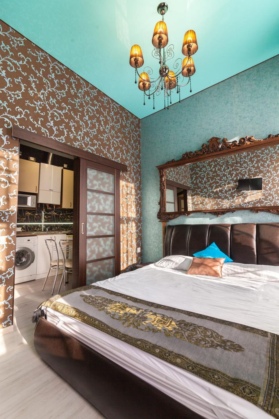 Bed, Kitchen or kitchenette, Photo of the whole room, washing machine