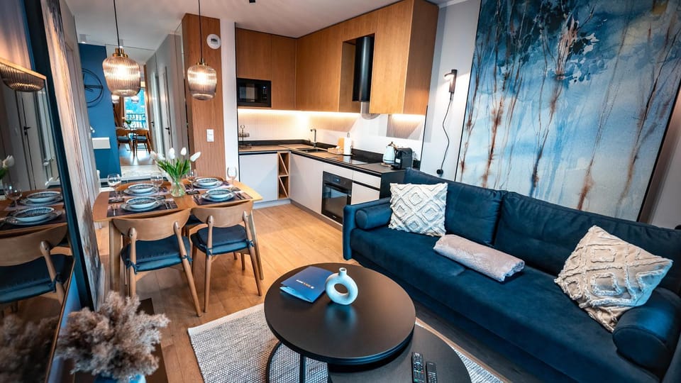 Kitchen or kitchenette, Living room, Seating area, Dining area