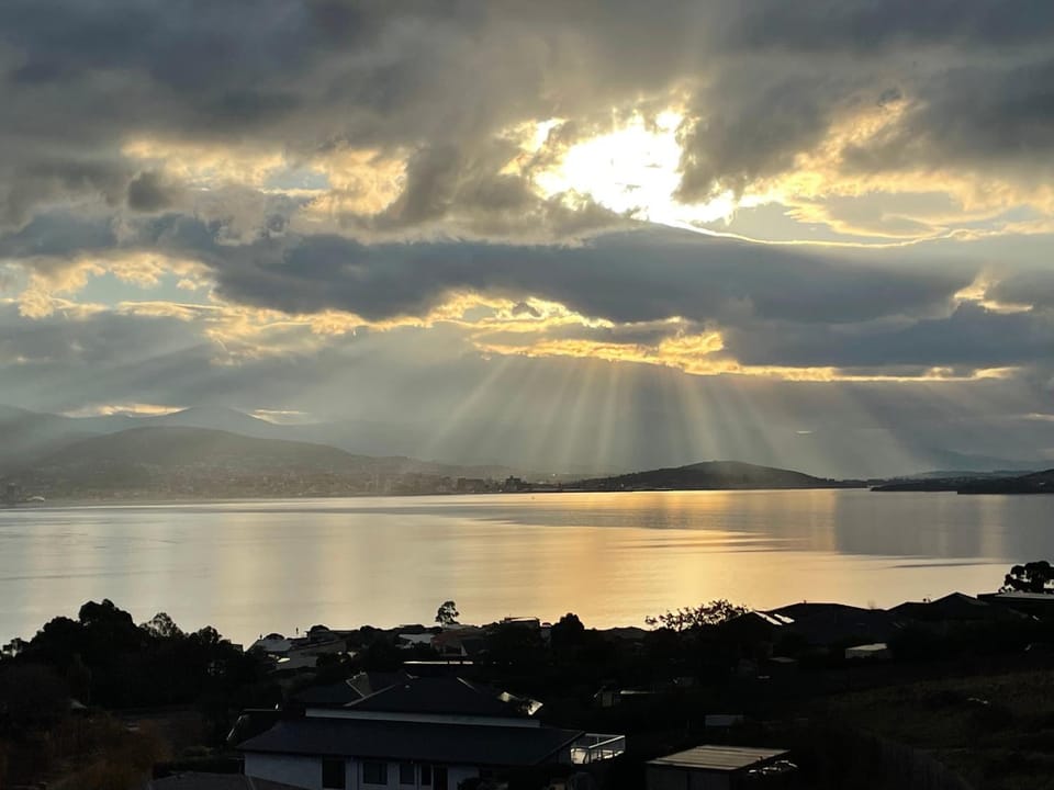 Stunning water view home in Hobart Apartment in Tasmania