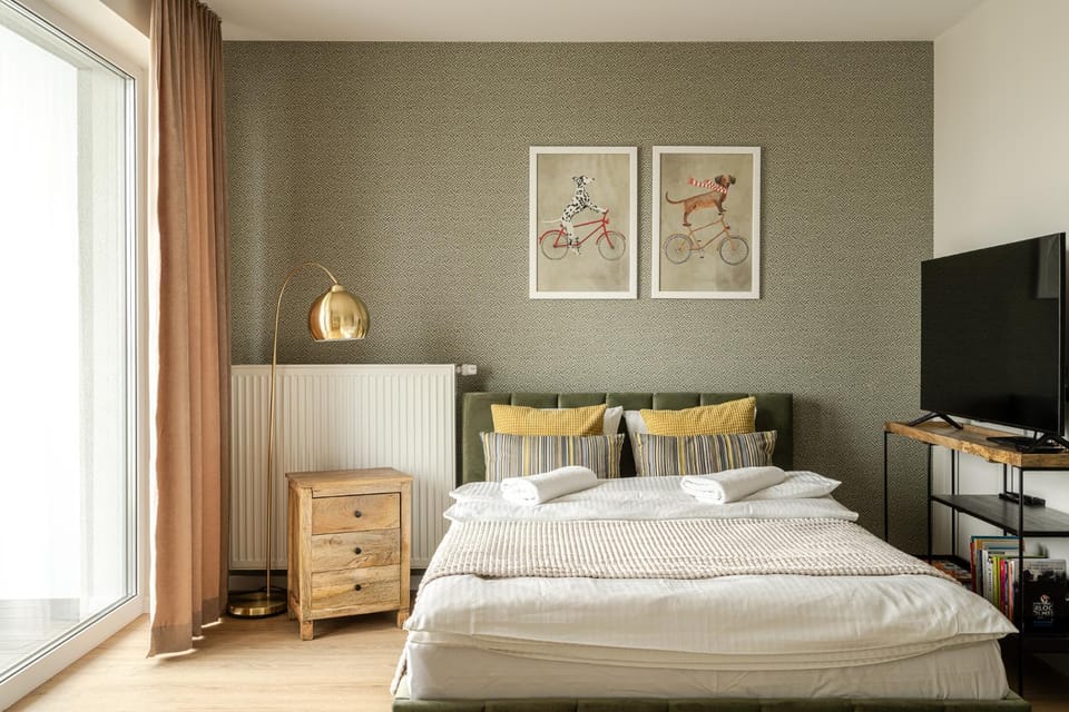 Bed, TV and multimedia, Photo of the whole room