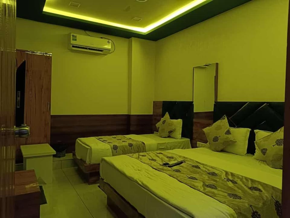 Hotel Maan Palace Hotel in Vadodara