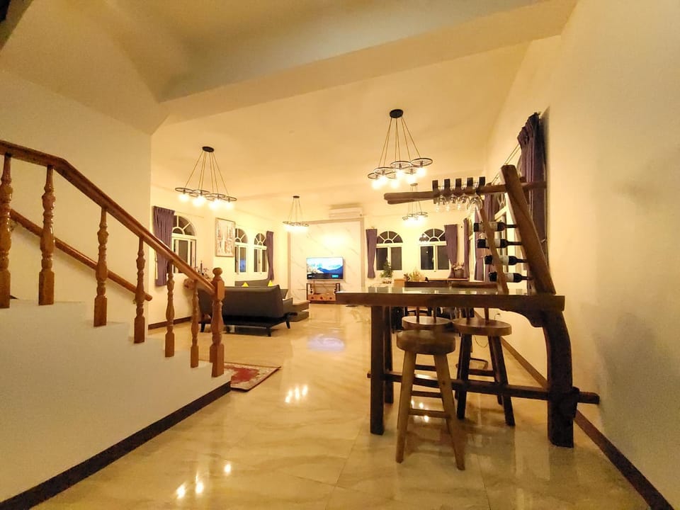 Game Room, Living room