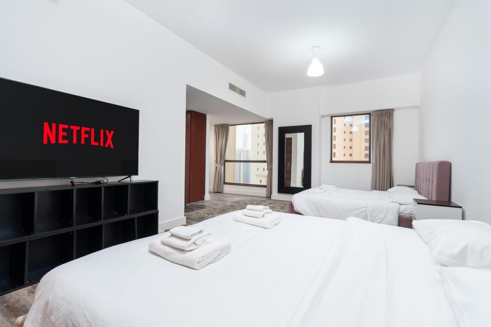 Bed, TV and multimedia, Bedroom