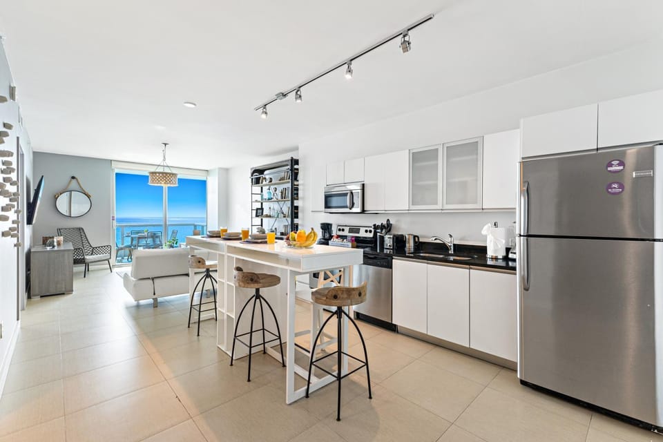 Coffee/tea facilities, Kitchen or kitchenette, Dining area