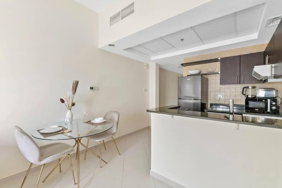 StoneTree - Elegant 1 BR with Amazing View Apartment in Dubai