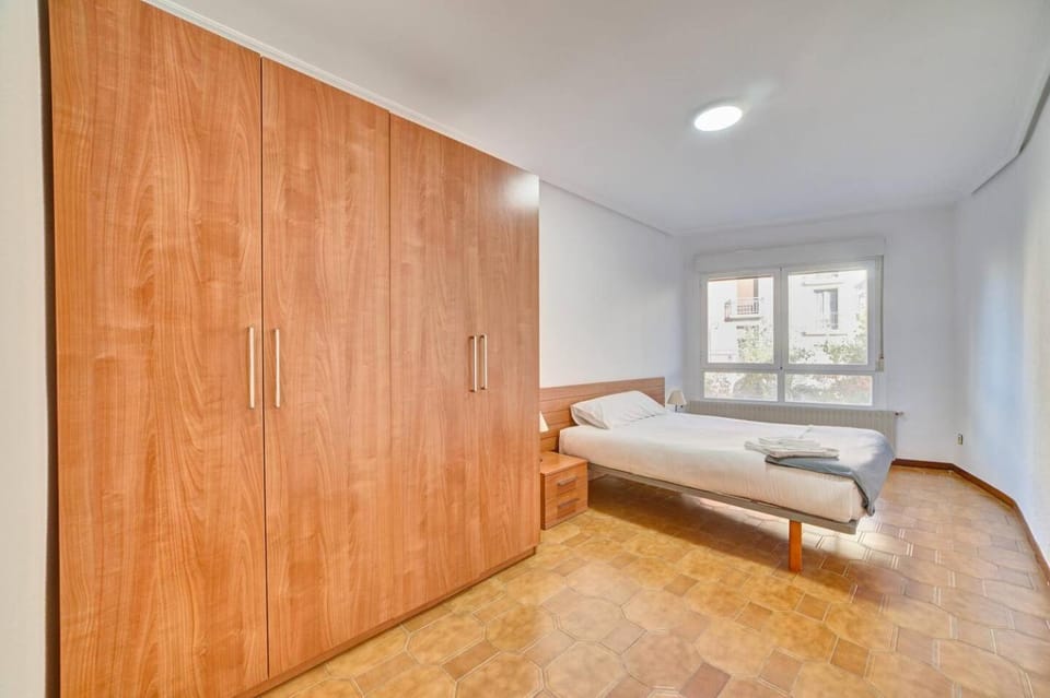 Apartamento Bretón de los Herreros con TERRAZA Apartment in Logrono