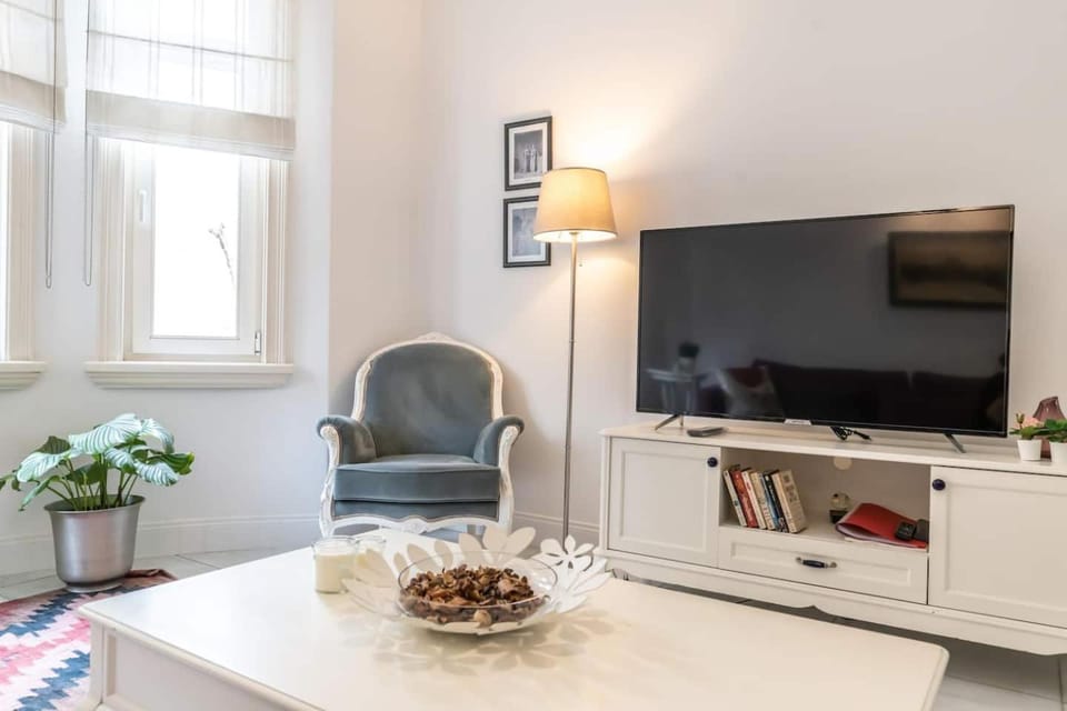 Cozy Getaway - Warmth and Comfort in the City Apartment in Istanbul