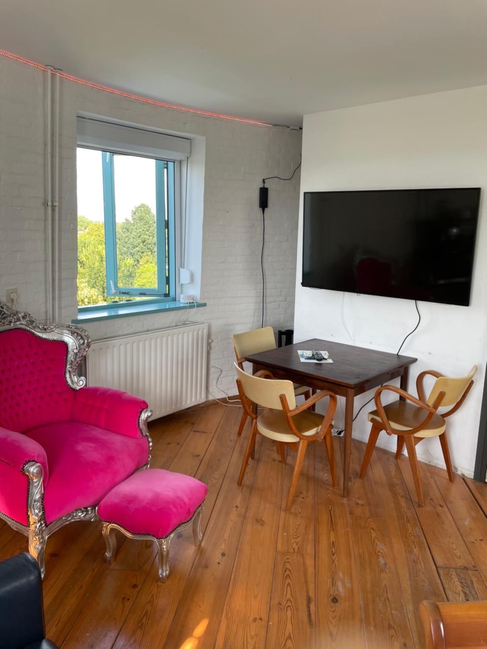 TV and multimedia, View (from property/room), Seating area, Dining area